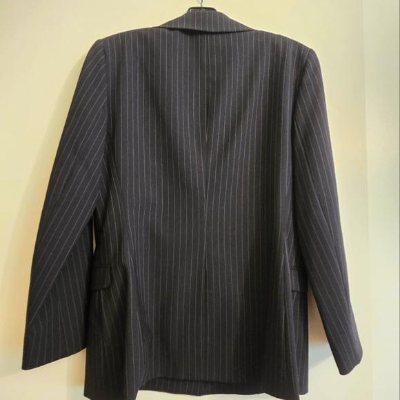 Tahari 3 piece set. - Picture 6 of 6